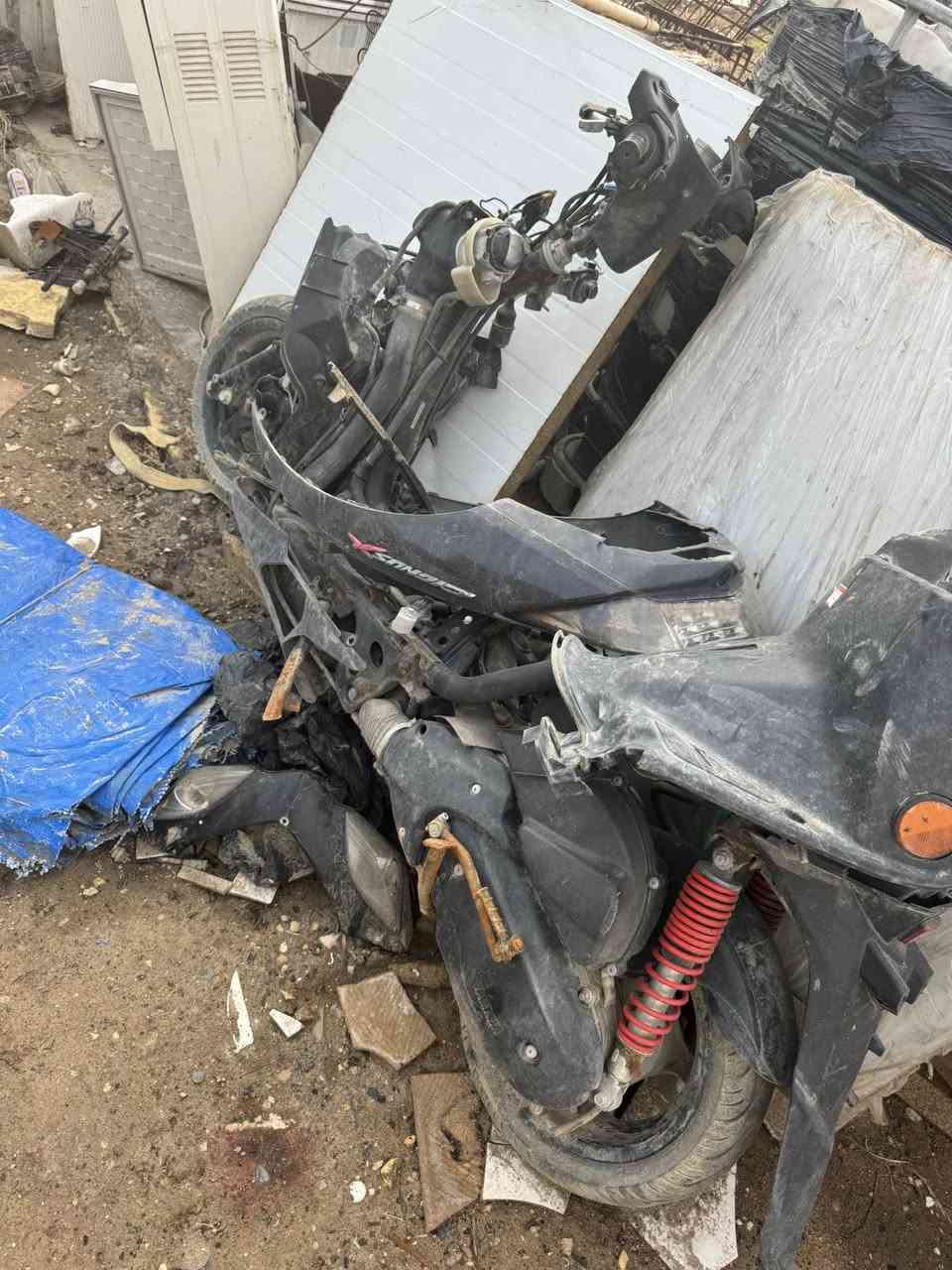 السلام عليكم للبيع سكني لد ياباني اصلي دراجه متروكه  أبيع كود حديد محرك شغال شرط شغله يله تاخذ   دراجه كلها بلاديه السعر 200. قفل بغداد مدينه الصدر ***********
