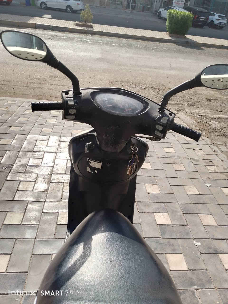 سلام عليكم حبايبي دراجه ماكس 140للبيع دراجه نضيفه مثل ماوضح بصوره مكينه نضيفه برغي مامفتوح بيه اخذه ال اي فيتر يعجبك شغاله سلف وهندر نقصه بس ابريك المامي وتاير الامامي تعبان السعر 400 الف وبيه مجال العنوان بغداد الحريه للستفسار ع الرقم *********** ومستعجل ع بيعته
