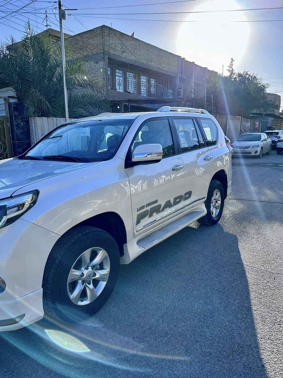 السلام عليكم
برادو 2010 كويتي 
تبريد تلث قطع 
سبع راكب فور ويل 
السيارة موصفات ال TXL المرغوب
موصفات مري شفط اشاير بالمري تحكمات استيرن 
مانع انزلاق حساسات خلفية كامرة محيطية 
210$ومبيه مجال بسيط 
***********
