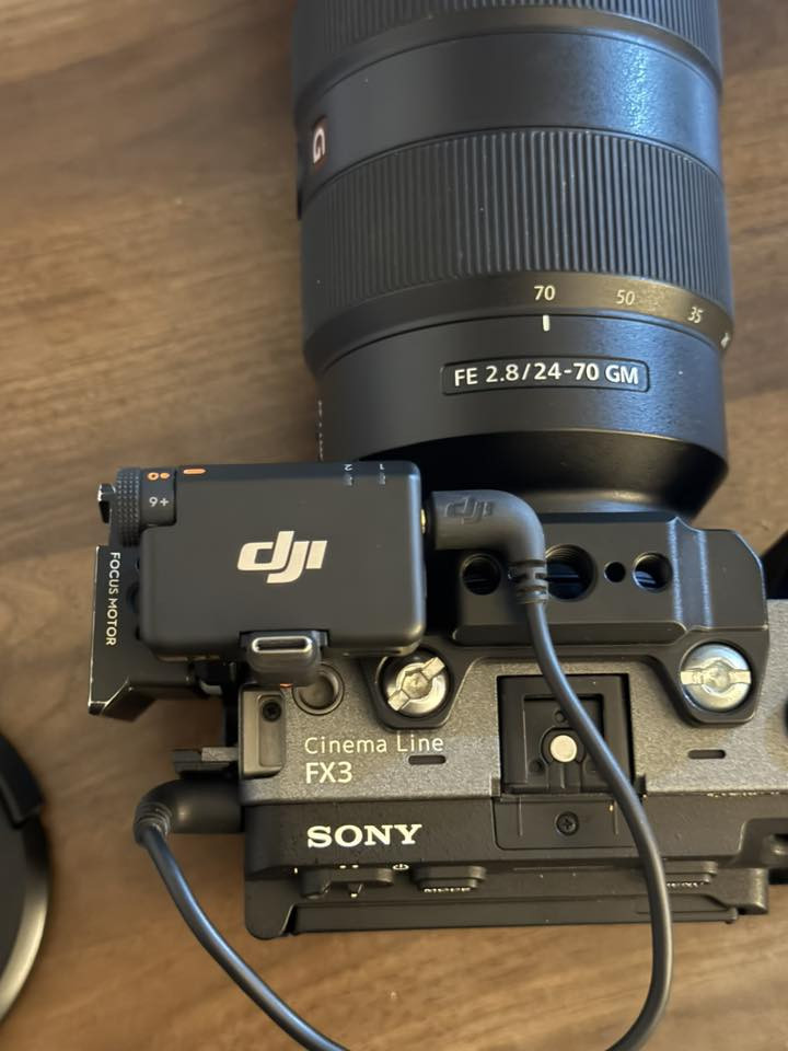 سلام عليكم 
للبيع كامرة 
Sony fx3 
مع عدستها 
Sony 24 - 70 G

للتواصل على الرقم 
***********
