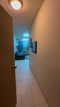 شقة للايجار مؤثثة  ب A6 مقابيل المول موقعها حلو   07740333555