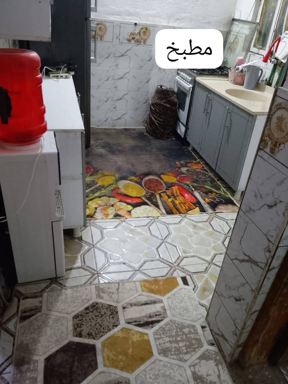 بيت حواسم مساحة ٧٥ متر ركن نهاية شارع النواب قرب ساحة الدكسن الاتصال ع الرقم ***********
