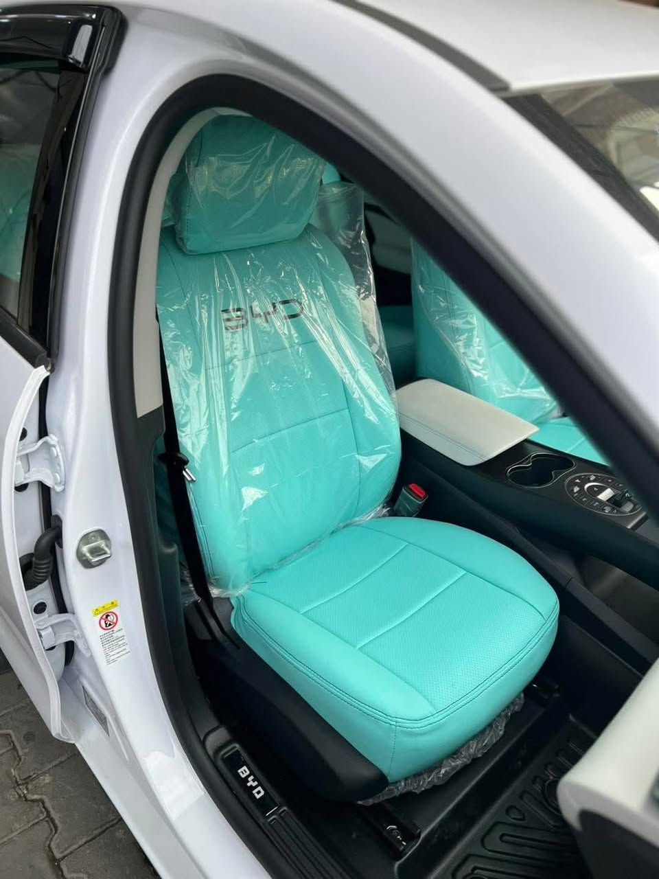 السلام عليكم دوشمه الامبار لكافة انواع السيارات تغليف الكشنات جلد ياباني اصلي بجميع الئلوان تغليف رياضي ساده بلادي ومتوفر شغل القطع وتغليف الئبواب ولئرضيات فرش جلد وعازل صوت وتغليف السقوف متوفر بجميع الئلوان العنوان الرمادي التئميم قرب مطعم حجي باسم الاستفسار ***********
