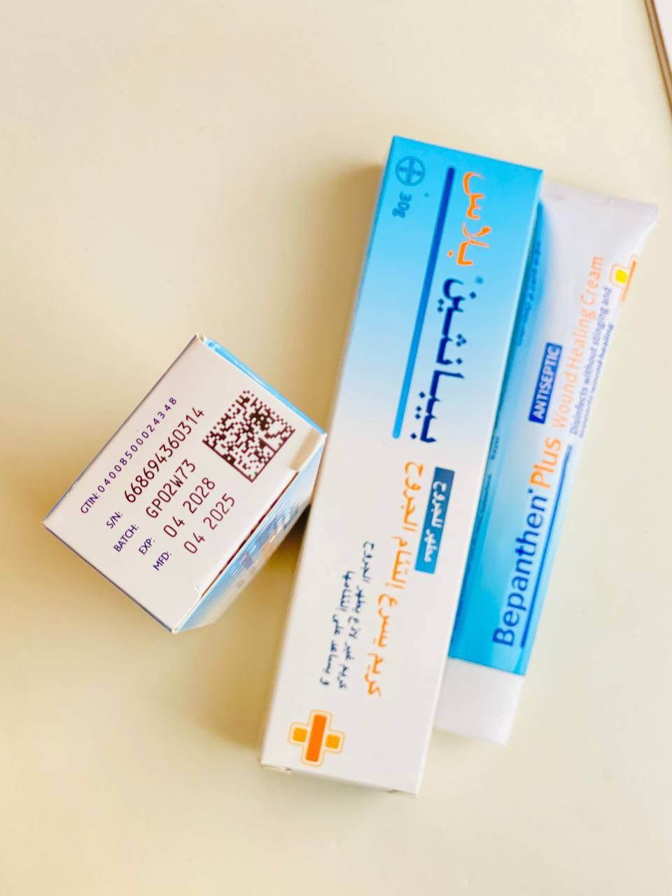 ✔️Bepanthen Plus
Wound Healing Cream🇩🇪💯
✨كريم بيبانثين بلاس من الكريمات الطبية الشائع استخدامها في علاج الحروق من الدرجة الثالثة التي تعتبر من أخطر درجات الحروق، بالإضافة إلى علاج الالتهابات والاحمرار الناتج عن التعرض إلى الشمس حيث يحتوي على تركيبة مثالية مدعمة بالمواد التي تعمل على إصلاح وترطيب الجلد وعلاجه ...

💥 دواعي استعمال كريم بيبانثين بلاس Bepanthen plus cream 👌
#بيبانثين أقوى كريم مرطب ومعالج طبي💙💙

♦️يساعد على  ترطيب المناطق الجافة بعمق في الجسم مثل الوجه واليدين والكوعين والأقدام.
♦️يعمل على تفتيح البشرة بشكل تدريجي مع الاستخدام المستمر لأنه يحتوي على فيتامين B5.
♦️يدخل في علاج مرض الاكزيما الذي يسبب جفاف الجلد.
♦️يعمل على تجديد خلايا البشرة والأنسجة 
♦️يساعد حفظ الرطوبة في البشرة شديدة الجفاف.
♦️يمكن استخدامه إذا حدث التهاب واحمرار في الجلد بعد إزالة الشعر في المنزل أو بالليزر
♦️يستخدم هذا الكريم غير اللاذع في تطهير الجروح وتحفيز التئامها، كونه مزيج بين تركيبة المطهر اللطيف على الجلد والبروفيتامين B5 الذي يعمل على تجديد خلايا البشرة بشكل طبيعي، ما يسرع من عملية الشفاء.
♦️يستخدم في علاج كافة الجروح المهددة بالعدوى مثل الرضوض، الخدوش، الفلوع، القرحة، الحروق، التهابات الجلد، العمليات الجراحية الصغيرة، الكدمات.
♦️كما يتم وصفه في علاج الجروح المزمنة مثل قرح السكري، الطفح الجلدي المزمن، الأكزيما، الصدفية، الحمونيل، الحكة الهرش، الحصبة.
#الاصلي المنشأ ألمانيا 🇩🇪💯
السعر ٨ الاف 
🚘يوجد خدمة توصيل لجميع محافظات العرا ق 
للحجز والاستفسار المراسله على الخاص


**إذا كنت صاحب هذا الإعلان وتريد حذفه لأي سبب، رجاءا أرسل رسالة إلى الدعم الفني**