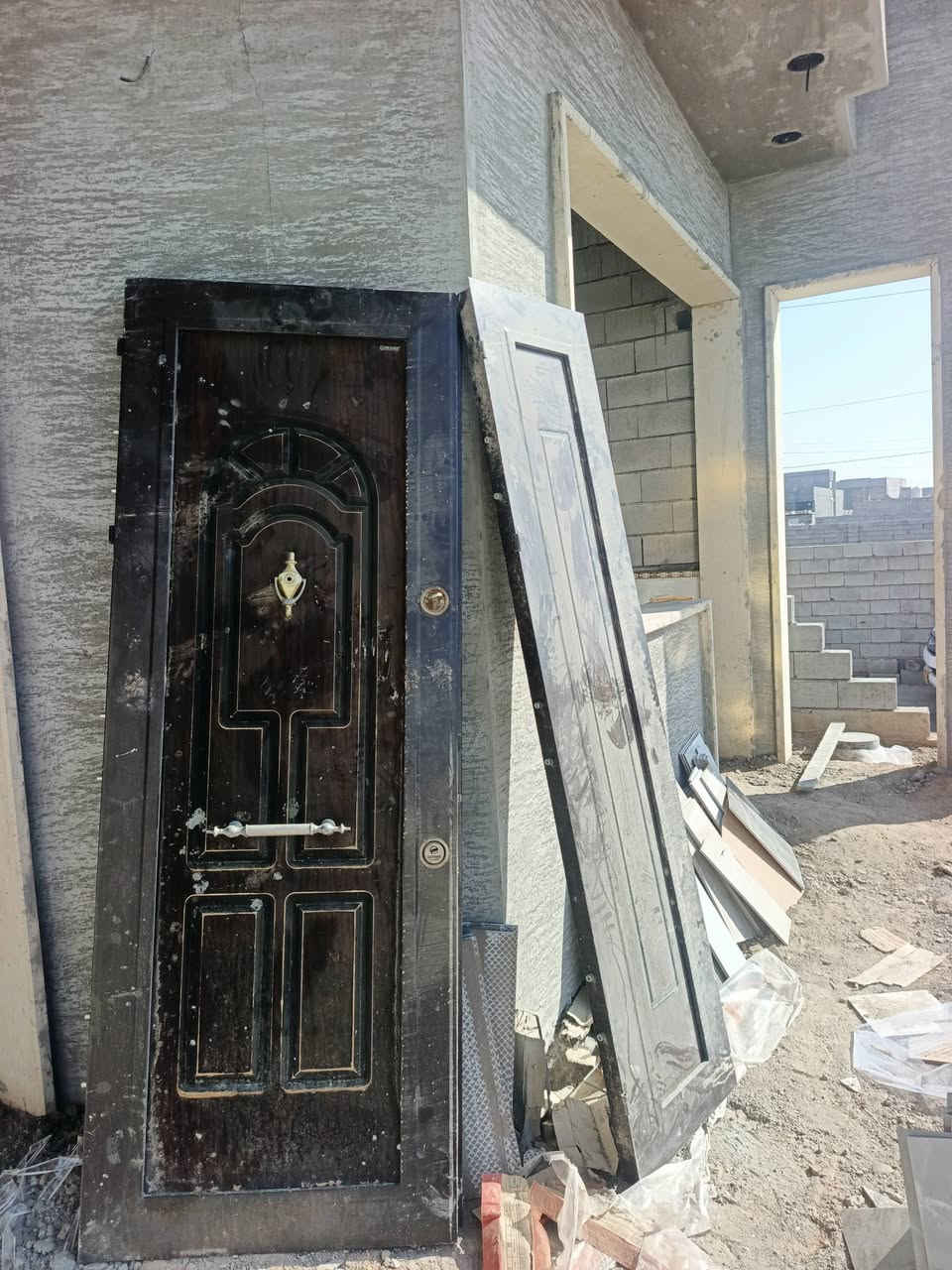 باب قاصه للبيع وابواب داخليه خشب ايطالي للبيع باب خارجي للبيع ***********
