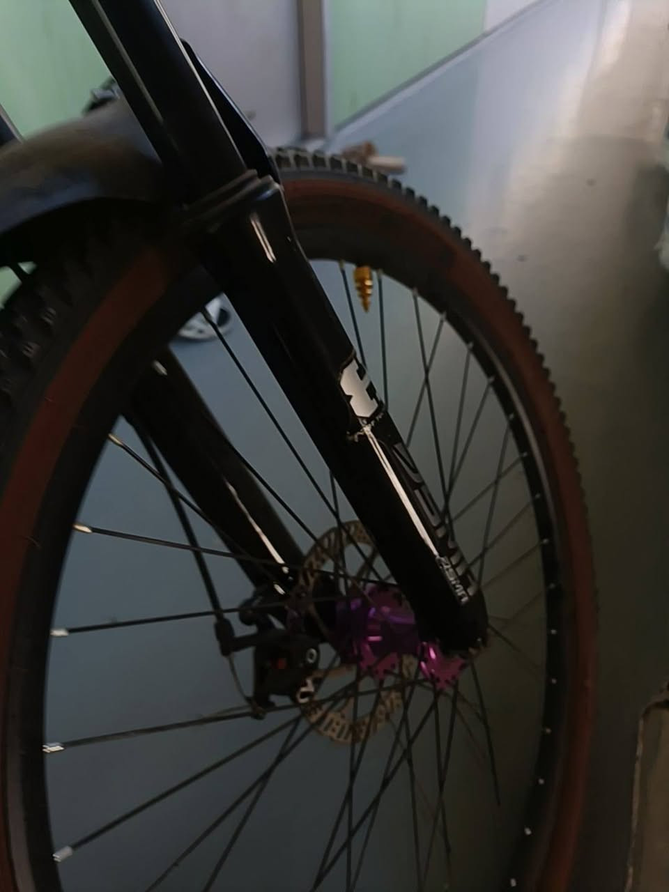 سلام عليكم بايسكل للبيع 
نوعه MT310 ياباني 
استيرن سبع الوان 
كير خلفي 7 نمر 
كير امامي 3 نمر 
استعمال قليل جداً 
مكاني بغداد بسمايه 
سعر 150 وبي مجال 
لل اتصال ***********
