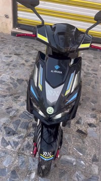 دراجة شحن 6 بطاريات السرعة 90 مستعملة 9اشهر فقط مابيها اي عطل وكل غراض...