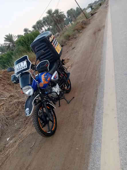 السلام عليكم دراجه بوكسر موديل 22 مرقمه بغداد مشروع وطني طالعه بل 23جاملغ طويل وسان الدائري مجفته تجفيت شركه  مكينه حلوه وخير من الله سعر2000بيها مجال مكاني قريب المحموديه دراجه تأخذها ما تحك راسك منها تصل بيك خير ودلل *********** وتساب
