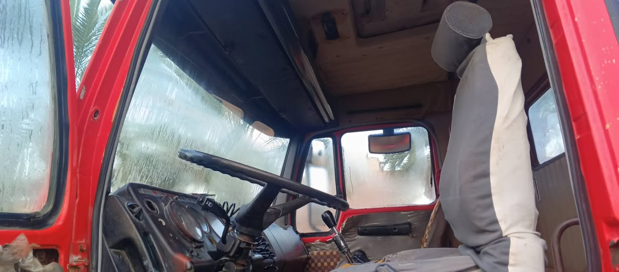 السلام عليكم البي بتره رقم بصره بسمي مداور ثاني اليوم
السياره جهازه للعمل مكينه بيه بخار قليل بدون تنقيص تخم تاير ويل صاج توني شاده مكينه 8/125 كير111 مجموعه مان بوربرن كبير شاصي غير مكفول سنويه الى28 السعر155التصال***********
