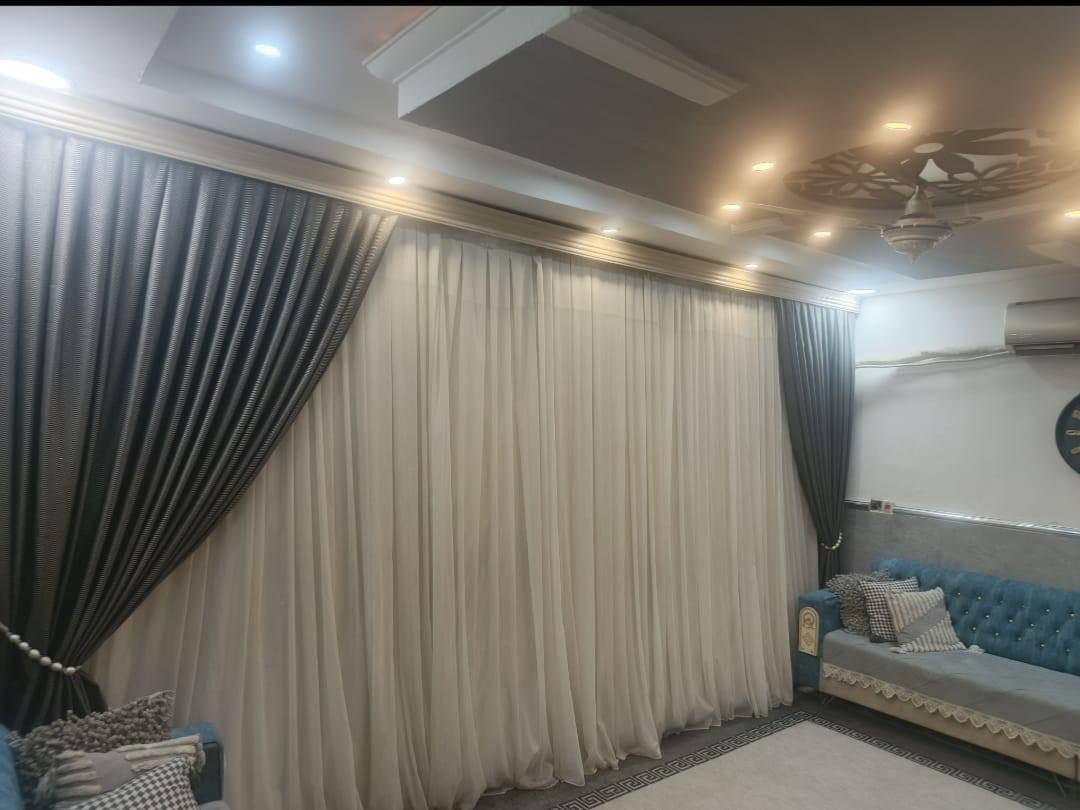 السلام عليكم  
دار للبيع الشعله الدوانم  مقابل القطاع السابع  
المساحه ٧٥م واقع حال ٨٥م 
يحتوي :
الطابق الاول على مدخلين استقبال مطبخ غرفه نوم سويت 
والطابق الثاني يحتوي على غرفتين نوم سويت وصاله 
الطابق الثالث بيتونه  وسطحين  
كامل اي نقص مبي 
للاستفسار اتصل على الواتساب فقط  

***********
