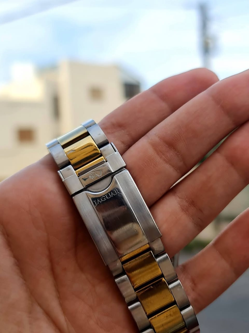 🔥 JAGUAR SWISS MADE 🔥

⌚ قوة + فخامة بتفاصيل دقيقة:

✨ ستانلس ستيل بلونين (ذهبي × فضي) – فخامة واضحة

✨ إطار دوّار رياضي احترافي

✨ زجاج سافير مقاوم للخدش

✨ تاريخ بعدسة تكبير لراحة الاستخدام

✨ مفتاح قفل محكم يعطيك أمان وثبات

💣 هاي الساعة للّي بده يبين بدون ما يحكي
💣 قطعة تجذب الانتباه من أول ثانية

▫️ عقارب ومؤشرات مضيئة Luminous 

▫️ حركة سويسرية دقيقة

💣 شكل قوي… مناسبة للاستخدام اليومي والمناسبات 

للبيع بسعر مغري 🔥🔥
والله يبارك لصاحب النصيب 🌹❤️

للتواصل على الرقم التالي او على الخاص 0795472588 

يرجى متابعة الصفحه لكي يوصلكم كل ما هو جديد ✨️⌚️


**إذا كنت صاحب هذا الإعلان وتريد حذفه لأي سبب، رجاءا أرسل رسالة إلى الدعم الفني**