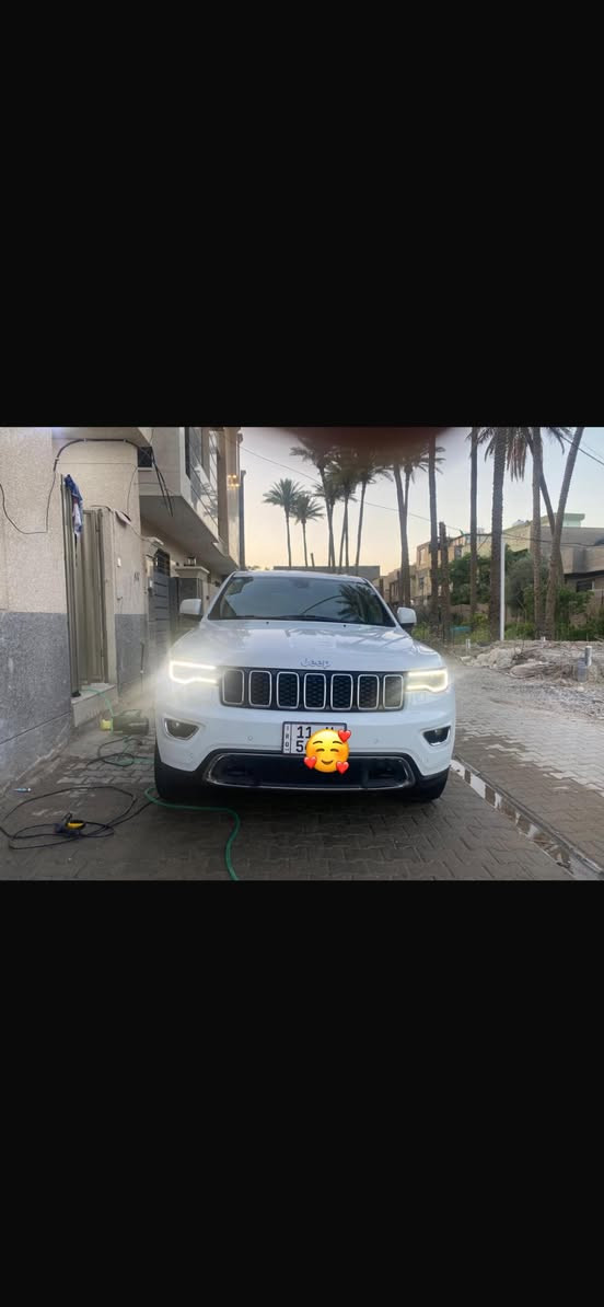 سلام عليكم للبيع جيب موديل 2019 سياره وارد خليجي فول مواصفات 3 شاشات كفاله عامه برغي مابيها نقص مشيه 83 الف كيلو متر سياره نضيفه جداً ومال جناي رقم بغداد اب اسمي للستفسار اكثر رقمي ***********
