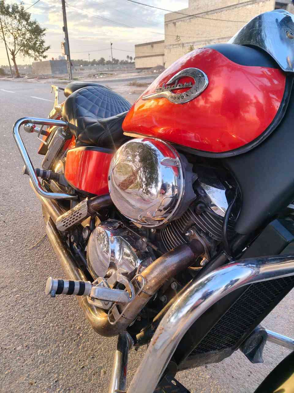 ( السعر خاص )السلام عليكم هوندا شادو 400 الدراجه كفاله عامه مكينه كير كهربائيات كلشي كفالة الدراجه مداريهه حيل مال جناي دهنهه افضل شيء بانزين محسن ممشتمه العادي عليهه تغليف جديد عليهه عدسة عين الشيطان زرع درع امامي خلفي بلوجكترات امامي  الدراجه ((بدون رقم)) فقط اوراق مدفوع كمرها العنوان الزعفرانية للتفاصيل خاص او على الرقم ***********
