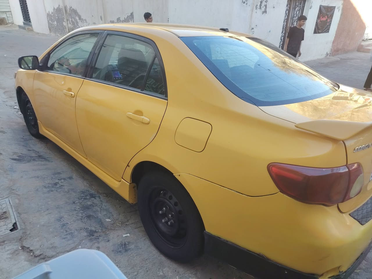 سلام عليكم كورلا ٢٠١٠ وراد امريكي حادثها جاملق امامي نفسه بالصورة 
محرك جديد 
كير جديد s رياضي 
تبريد جديد منظومه كامله ثلج لا يفصل ولا يبوخ 
راديتر مي سراوين جديده 
صدر خلفي جديد 
دسكات بنزات جدد 
رقم انكليزي حلو 
هيئه مصفره 
صدر امامي كله جديد ما عده الدبلات مشط ستيرن ودرام شفتات جدد 
سياره مال بيت  لا مشتغل بيها تكسي ولا خط الله شاهد ترايك وين ما تريد 
سياره مصروف عليها بهواي شغلات تاخذها ما تتعب بيها  بس كشرها يرادله ترتيب كهربائيات كامله لا صرف بانزين ولا دوانز ولا كلشي السعر ٨٥ قفل الما عاجبه يعبر المنشور مكان السياره بغداد الحبيبيه قرب مطعم وليد ابو الكص رقم الهاتف ***********
