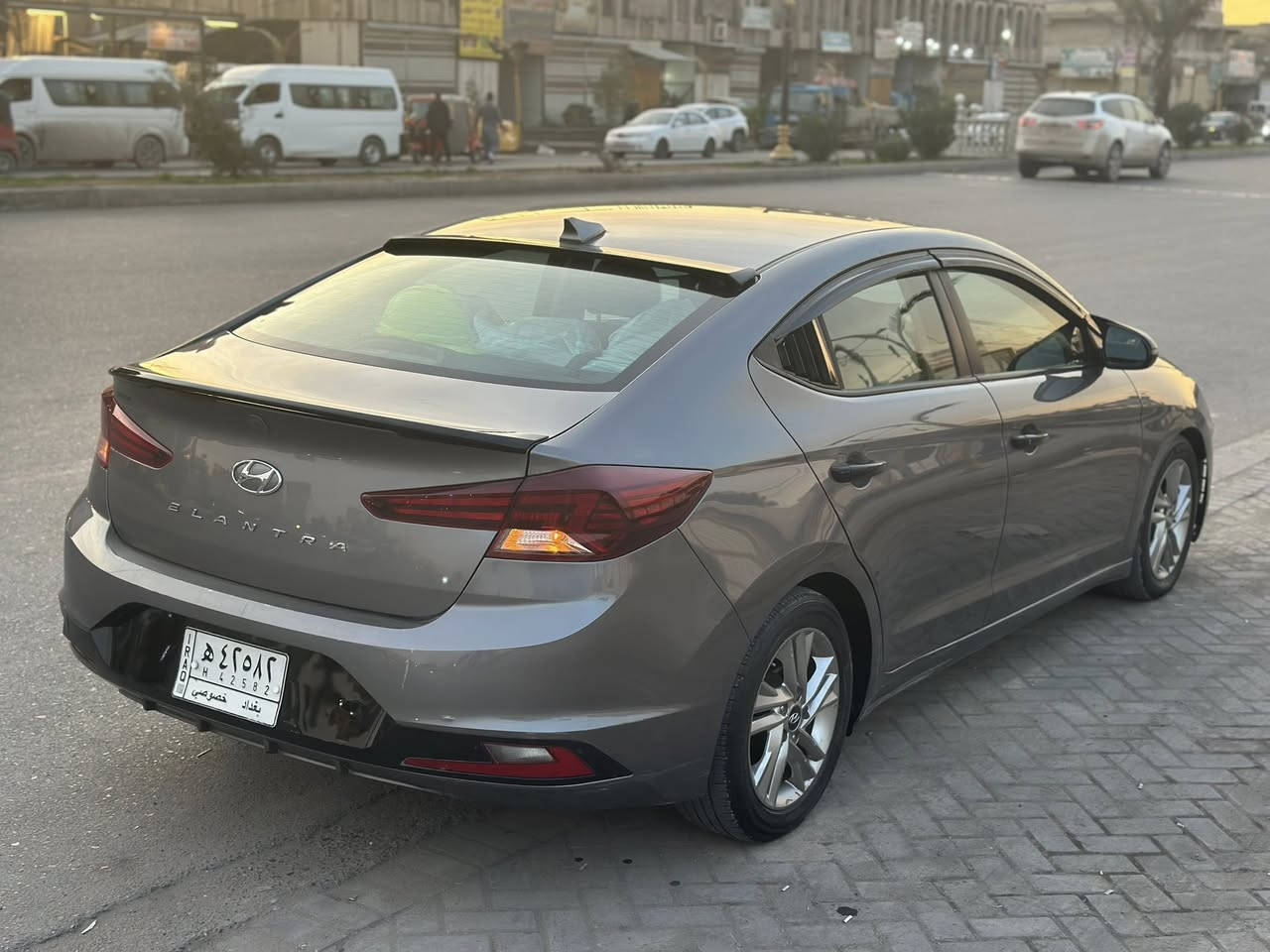 السلام عليكم
النترا 2020 رقم بغداد بأسمي
محرك 2000 كير AT
حادثها دعامية فقط صور الحادث بالمنشور
مواصفاتها رادار بالمري نقطة عمياء وتحذير عند الرجوع للخلف ، تحديد مسار  ، بريك تلقائي ، تبريد مناخين منفصل ، درايف مود ، شاشة اعطال ، وباقي مواصفات التحكم والشاشة والكامرة
مكاني بغداد 
السعر 137
***********
