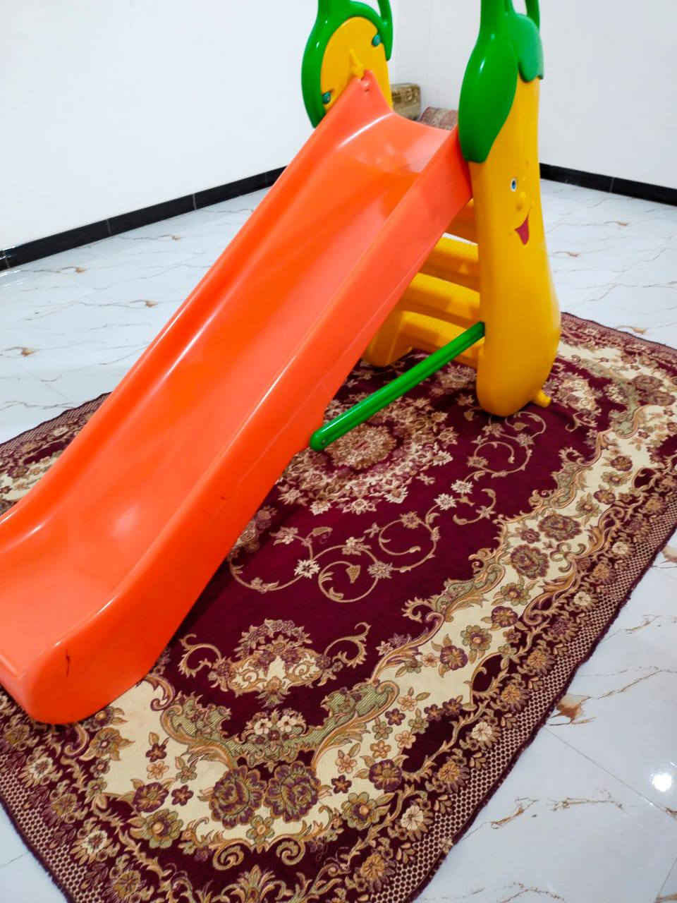 سحليقة اطفال للبيع المكان البصره الحيانيه السعر85,000.  للاستفسار الاتصال على الرقم ***********
