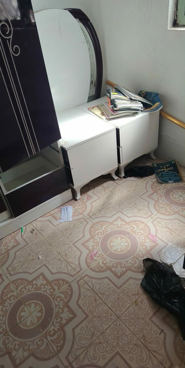 غرفة تركية بدون جرباية ضخمة وقطع نضيفة ضرر فقط سكة كنتور تتبدل قطعهة كنتور وزاوية وميز مراية وجرارات ٤ وكمديات لجرباية بدووون جرباية السعر ب٣٥٠ وبيهة مجال


**إذا كنت صاحب هذا الإعلان وتريد حذفه لأي سبب، رجاءا أرسل رسالة إلى الدعم الفني**