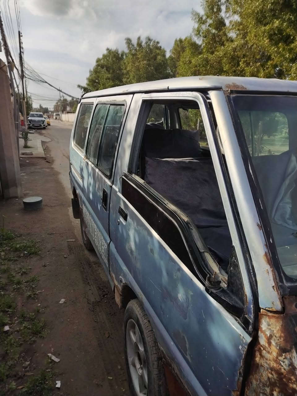 السلا م عليكم سياره 11 راكب  للبيع  سيا ره جاهز شغاله  محرك بيه  بخار السعر 15 و بيه مجال للإستفسار رقم الهاتف ***********
