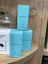 مستحضرات تجميل • قطعة • للبيع