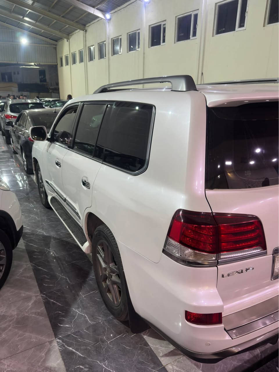 LEXUS 2015 LX 
فول مواسفات بدون صبغ 
ماشیة 245 الف کم
رقم و سنوی طغم تایر جدید
سیارە کلها بشرط 
سعر 433 و بیها مجال
*********** دهوك, العراق
