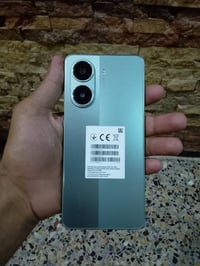 جهاز هونر x7 pro جهاز نضيف شخط ما مشخوط فقط الزكه مشخطه الشاشه ما بيها...