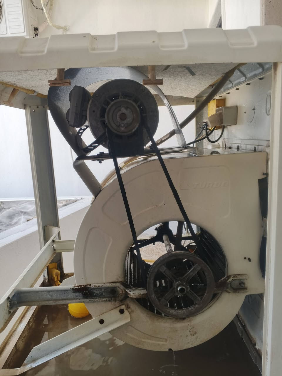 السلام عليكم
مبردة توربو (Turbo IS 40) حجم 4000 نظيفة جداً وبشرط الشغل والبرودة ❄️
المواصفات:
الماركة: Turbo IS 40 الأصلي.
سحب الكهرباء (اقتصادية جداً): تسحب 1 أمبير فقط على السرعة البطيئة، و 2 أمبير على السريع 
المحرك والبلاور: المحرك ربع حصان (1/4 HP) أصلي ودفع الهواء توربو قوي وهادئ جداً.
الحالة: نظيفة وشغالة 100% وبشرط الفحص والتجربة قبل الشراء 
السعر 150 الف
مكاني حي الرشيدية
***********
***********
