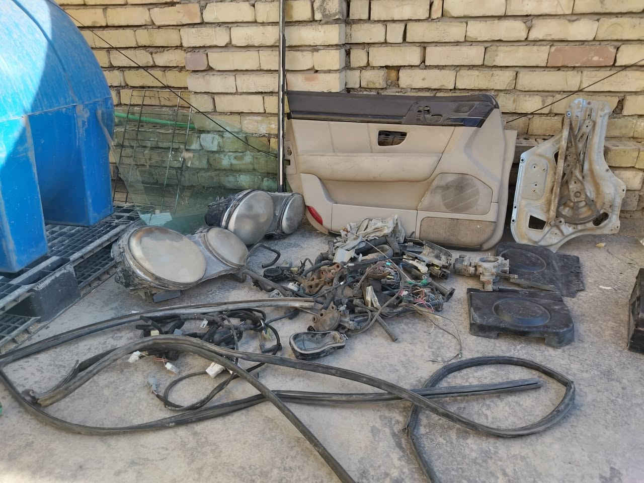 السلام عليكم
غراض اوبرص للبيع 
ضفيرة باب كاملة
بطانة باب كيا اوبرص كاملة جامة + ماطور 
مازدات زوج يحتاجلهن جلي فقط 
جويتر 
مساطر نوزلات 
تخم نوزلات كيا ريو 2003
تريشة باب الاستيل 
واقيات دبلات كيا اوبرص
لاستيك داير باب
الهاتف: ***********
