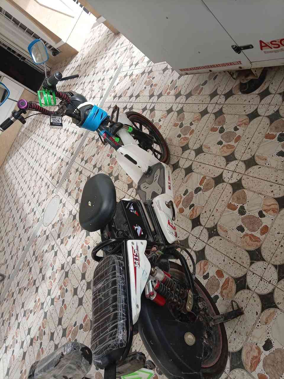 دراجة شحن البيع نظيفه كلشي مابيه بس بنجر الي كدام سعر 200الف قفل مكاني المدائن سلمان باك رقمي ***********
