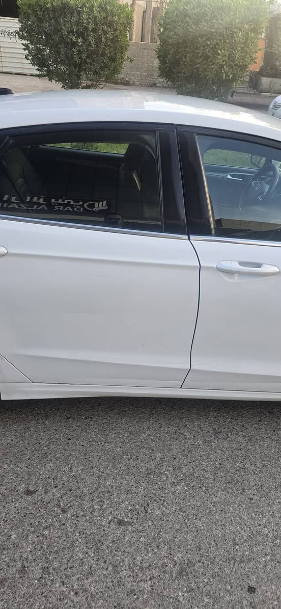 فورد فيوجن ٢٠١٨ لون ابيض محرك 2500 المرغوب تبريد ثلج مواصفات se كشنات كهرباء جام كهرباء كاميرا خلفية الضرر باب السايق مصبوغ والجاملغ عكس السايق مصبوغ وبيها بارد بالبنيد والصفحة عكس السايق كم مبين بالصور مكانها بغداد الزعفرانية  السعر 110 $ وبيها مجال
للاستفسار الاتصال على الرقم ***********
