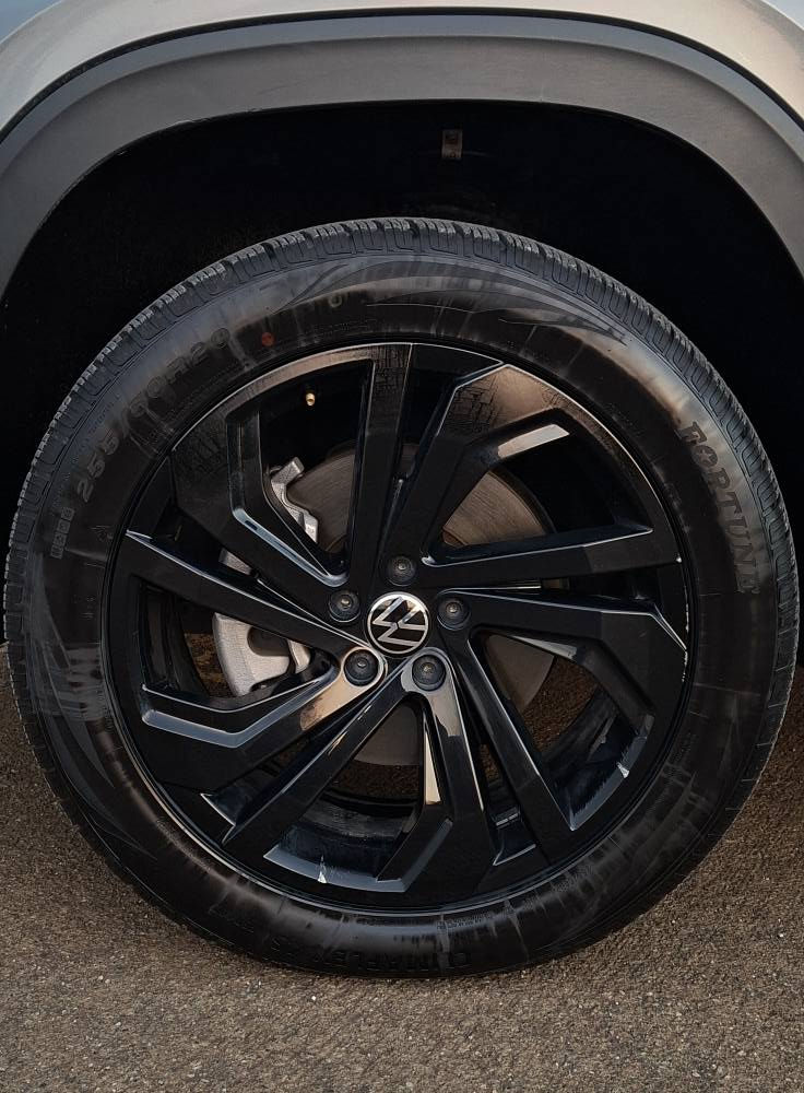 بسم الله الرحمن الرحيم
Volkswagen Atlas SE 2022

الموديل : 2022

اللون : نفطي
7 راكب 
حجم المحرك : V6 سلندر (3.6L)
السيارة بدون صبغ حتى دعاميات مابيها صبغ رقم شاصي موجود بالمنشور 
مرقمه جاهزة بسمي السيارة 

عداد المسافة : 41 مايل
المواصفات : SE
بانوراما 
بصمة تشغيل
بصمة أبواب
تشغيل عن بعد (Remote Start)
صندوق شفط كهربائي 
رادار أمامي (تحديد مسار)
رادار جانبي (نقاط عمياء)
رادار خلفي (تحذير من الاصطدام)
تبريد مركزي لمس
كشنات جلد+تدفئة
كشنات كهرباء
دشبول ديجيتال
هاند بريك بصمة
Android Auto 
Apple Car Play 
مانع انزلاق+ABS
شاشة كبيرة لمس
حساسات خلفية+ كاميرا 
تحكمات استيرن
اوتو ستارت Auto start 
اوتو ستوب Auto Stop 
منافذ AUX+USB
وبقية المواصفات المعروفة
 السياره حيل نضيف جاهزه هزة فحص رقم سنوية جديد بسمي السيارة تخم تايرات جديد السياره مابيها اي مصرف بشرط مكاني سليمانية للاستفسار اكثر *********** أربيل, العراق
