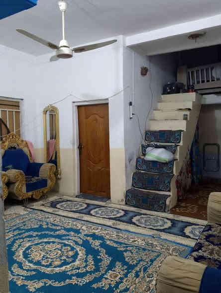 بيت في حي الوفاء المساحة 200 متر قرب محطة وقود الوفاء شارع 10 بي 4 غرف نوم استقبال مطبخ تخاريج كراج بناء اعگادة نظيف بي مؤجرين الشهر 400 ألف للاستفسار الاتصال على الرقم ***********
