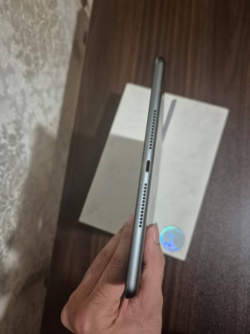 ايباد 8

الشاشة 10.2 بدقة 1620x2160 بكسل 
المعالج  A12 bionic 
الرام 3 غيغابايت 
سعة التخزين 32 غيغابايت 
نظام التشغيل ipad os 26.3 (احدث اصدار )
البطارية 81%
يدعم قلم و كيبورد ابل
60 فريم 
الجهاز نظيف  و ما مفتوح  و لا داخل  تصليح 
ملحقاته  العلبة 

السعر ١٥٠ الف

المكان بغداد ساحة عنتر 
لا يوجد خدمة توصيل 

***********
