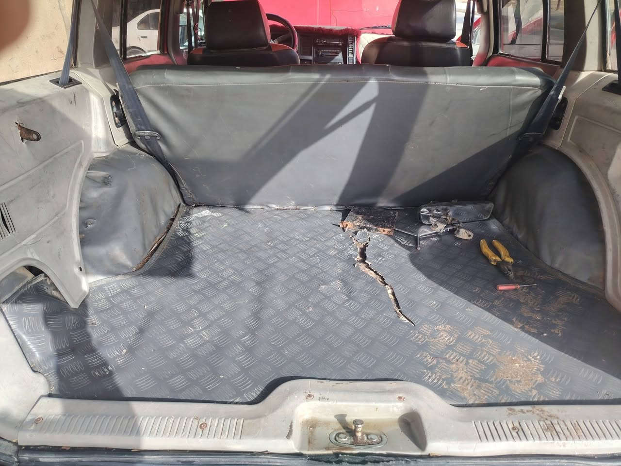 جيب شيروكي موديل 1993 رقم ذي قار مكينه ونجي سياره جاهزه خير من الله كهربائيات كله شغاله. سعر ٣٣$. ***********
