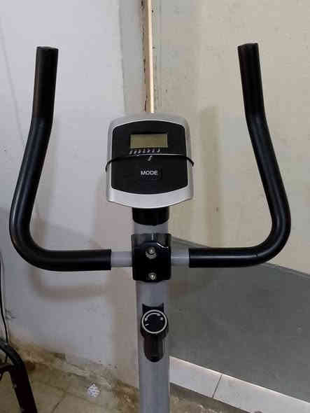 مرحبا 
دراجة رياضية منزلية للبيع 

للتواصل ع هذا الرقم 
‏‪***********‬‏
