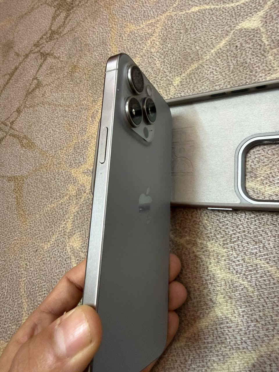 للبيع 15برو ماكس بطاريه  ٨٧مكاني نحف رقمي ***********
