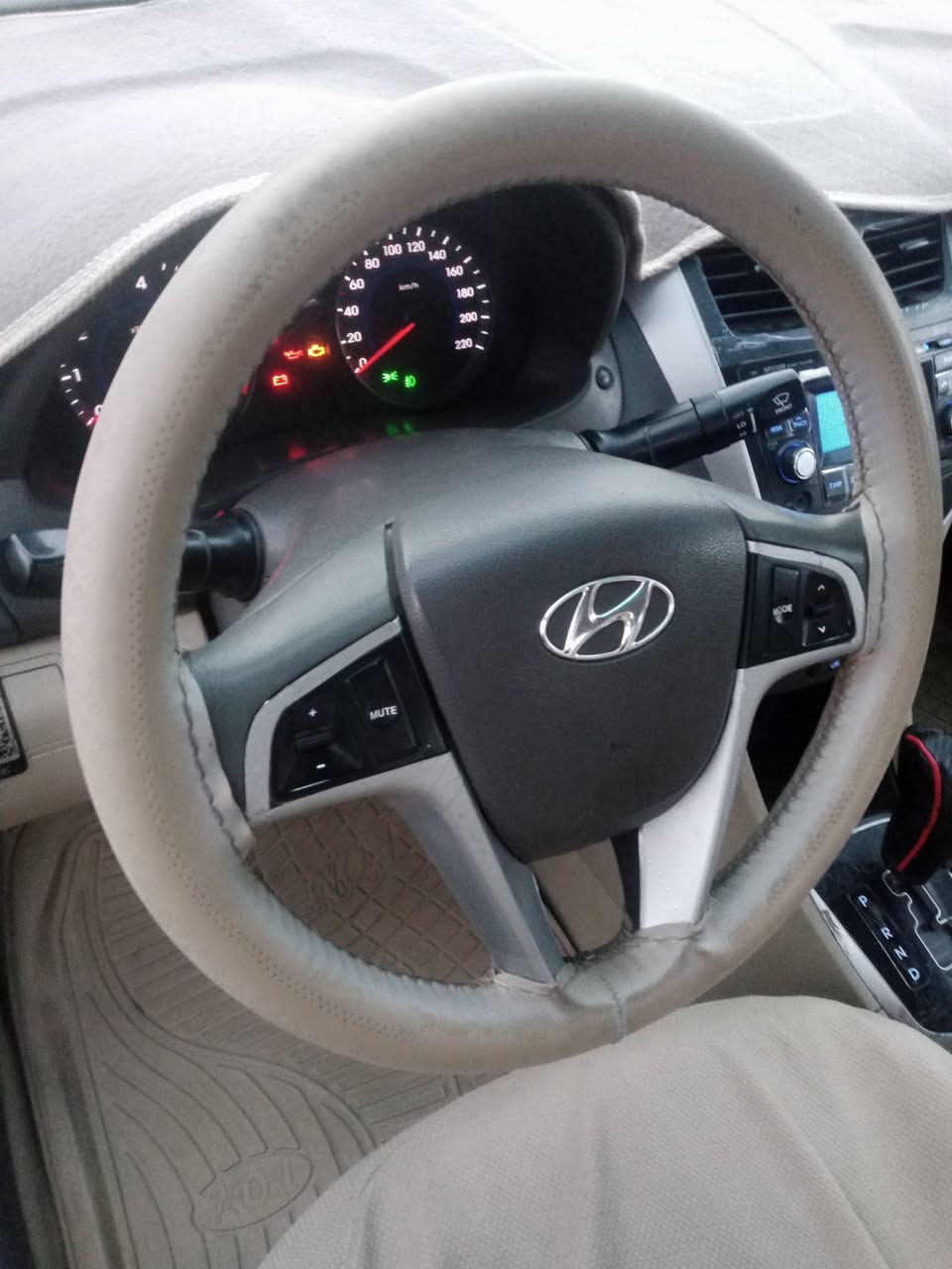 السلام عليكم للبيع  اكسنت خليجي 2013 سياره جاهزه من كل شي محرك 16دبل قطره
السعر 110بيه مجال بسيط رقم اربيل انكليزي 

شرط التحويل سنويه لحد 2027عنوان صلاح الدين طوز الرقم ***********
