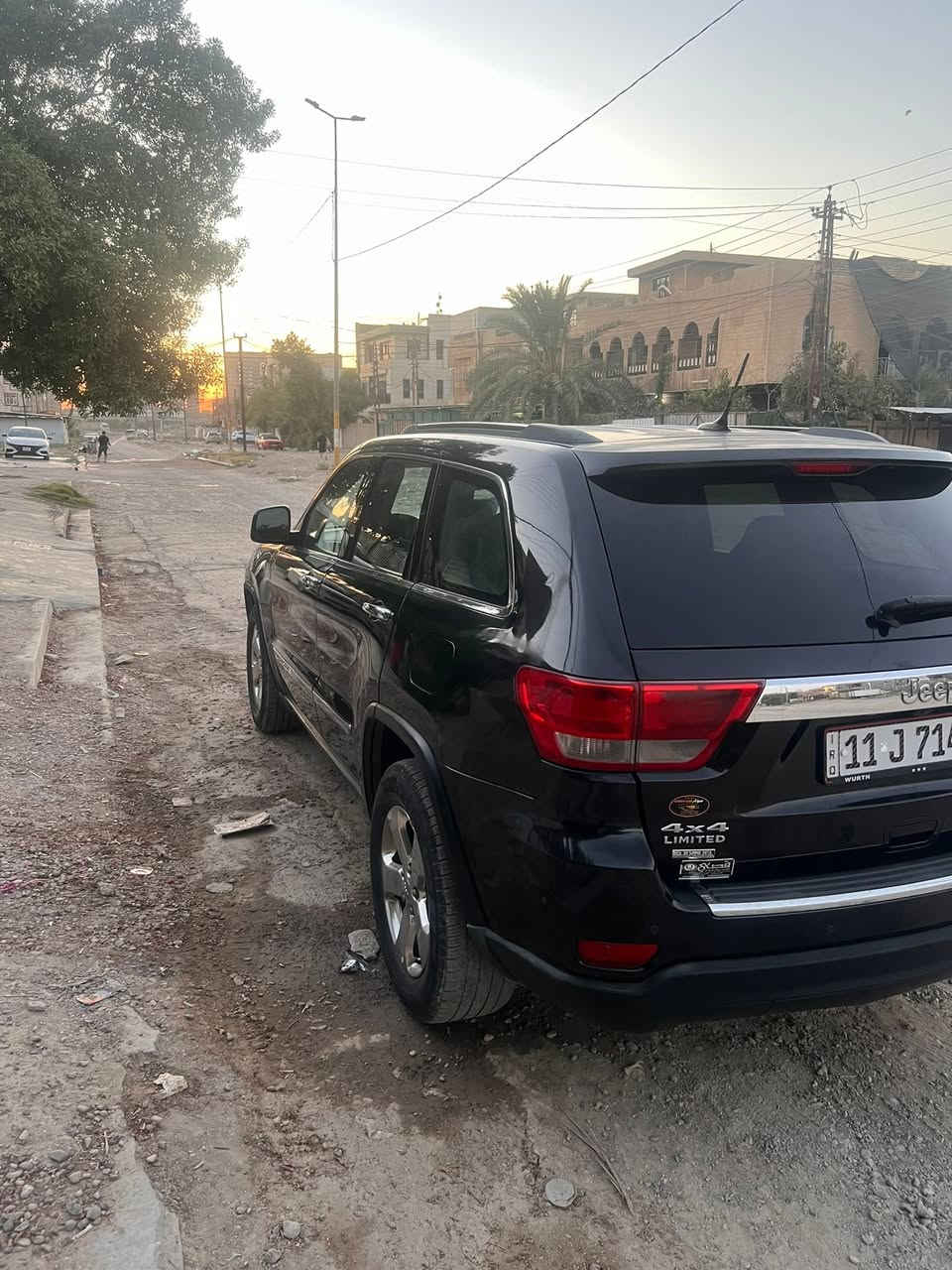 جيب  ليمتد 2011 كندي – فول أوبشن 

 المواصفات:

* محرك V6 سعة 3600
* بصمة + تشغيل عن بُعد
* سلايت (بانوراما)
* دفع رباعي 4x4
* مقاعد جلد فاخرة
* مقاعد كهربائية
* شاشة
* كاميرا خلفية
* حساسات
* تحكمات على المقود
* مانع انزلاق
* محدد سرعة (كروز كنترول)

📋 الأوراق:

* رقم بغداد
* السيارة باسمي مباشرة

 الحالة:

* قطعة واحدة صبغ فقط
* بونيد مبدل بدون إيرباك
* جاهزة بالكامل ولا تحتاج أي صرف

 محرك ممتاز
كير ممتاز
 تبريد ممتاز
 كهربائيات ممتازة
الصدر كل شرط
مكان السياره بغداد الكرخ 
السعر 155 وبيها مجال 

رقم صاحب سيارة ***********
