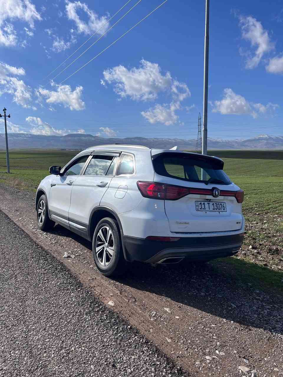 للبيع
السيارة: شانجان  CS75
الموديل: 2019
اللون: أبيض
رقم بغداد الإنكليزي 
( السعر جدا مناسب 115ورقة او مراوس حسب القناعه )

المواصفات الداخلية:
بصمة ابواب 
بصمة تشغيل 
تبريد 2 قطعة  تبريدها ثلج ❄️

شاشة  كبيرة لمس
شاشة تفاعلية 
بلوتوث
3 وضعيات قياده 
مثبت سرعة
تحكم ستيرن 
اتو هولد 
سايد بريك دكمة 
ثلاجة مشروبات 
مرايا كهربائية
جام كهرباء 
عدد 8 قطعة إيرباك (وسائد هوائية)
5 مكبرات صوت

نظام إنذار

نظام ملاحه (GPS)

المواصفات الخارجية:
أضواء LED
أضواء زينون
حساسات ضغط الإطارات
حساسات اصطفاف
كاميرا خلفية
جناح خلفي
ويل كب عدد 4 
اشاير بالمري 
مري شفط 
اريل قرش (نفكيشن)
باتري جديد 
زوج تاير جديد 

المواصفات الميكانيكية:

محرك 1,800 CC  تيربو
4 سلندر

كير أوتوماتيك DCT 
7 نمر 

ماشية 167 الف قابل للزيادة 
السياره عليهة ادامه كامله

الاستفسار على الرقم  
***********
