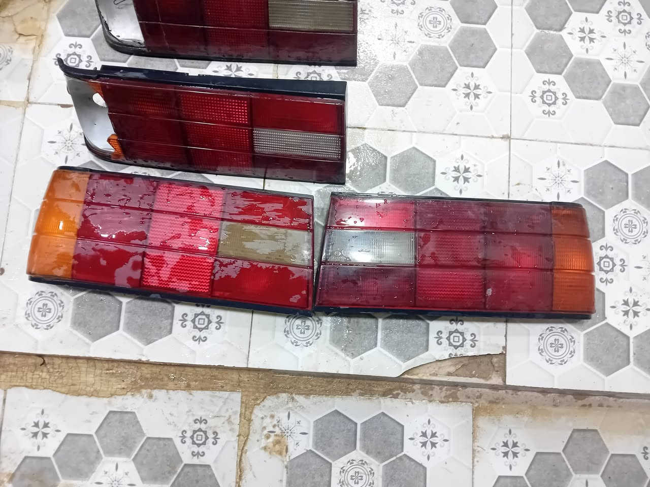 السلام عليكم بك لايتات زعرة زوج نضاف وزوج الإشارة مكسورة وراديتر بي زرف واحد جديد حاويه بس بي زرف واحد بلبوري يتصلح قيم واخذ


**إذا كنت صاحب هذا الإعلان وتريد حذفه لأي سبب، رجاءا أرسل رسالة إلى الدعم الفني**