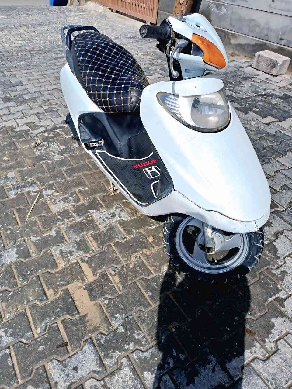 سلام عليكم سبيسي ياباني للبيع دراجه صوتها ناعم كلش وبيها شلعه دراجه سلف وهندر شغال دراجه مفتوحه كفراتها نضيفه كلش دراجه نقصها فقط بريك أمامي دراجه ربع ما تصرف عليها سعر 425 مكاني كوت رقم الموبايل ***********أتصل أو واتساب
