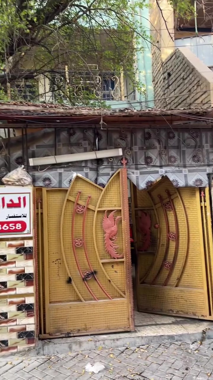 دار للبيع مساحة ١٤٤ قطاع ٦ الداخل قريب ع سوك الولى 
يحتوي ع اربع غرف نوم وستقبال وصاله ومطبخ وخدمات ومخازن 2
هذه رقمي ليحب يتصل
***********
