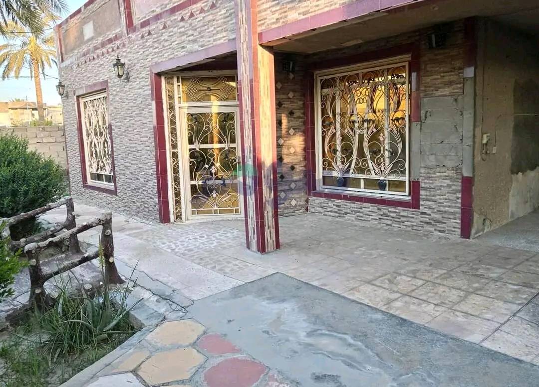 🏡 فرصة مميزة للبيع – أرض في المدائن بموقع ممتاز
للبيع أرض بمساحة 850 متر مربع في المدائن – مجاور محطة وقود المدائن، بموقع حيوي وقريب من جميع الخدمات.

✅ طابو زراعي وفق القرار 117.
✅ مشمولة بالتطويب.
✅ جميع معاملات البلدية مكتملة وجاهزة.

مواصفات العقار:

بيت بناء حديث.

بيت بناء قديم.

جميع الخدمات متوفرة: ✔️ ماء. ✔️ كهرباء. ✔️ مجاري. ✔️ إنترنت.

العقار مناسب للسكن، أو للاستثمار، أو لتقسيمه إلى عدة قطع مستقبلًا.
بس الصور قديمات 
📞 للاستفسار والمعاينة: ***********
