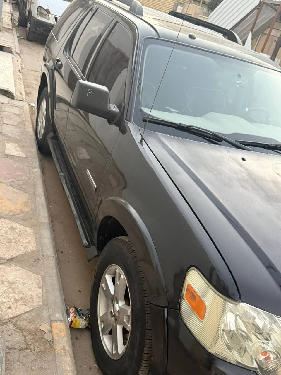 سلام عليكم سياره فورد اكسبلور موديل 2007 السياره كفاله عامه خاليه من تبديل والصبغ سياره رقم جديد تحويل مباشر حداديه وكير ومكينه كفاله
السعر ١١٥ وبي مجال بسيط 
مكان السياره الناصريه مركز المدينه 
رقم الهاتف 

‭  ٠ ٧٨٠ ٤٣٠ ٦٦٨١‬
