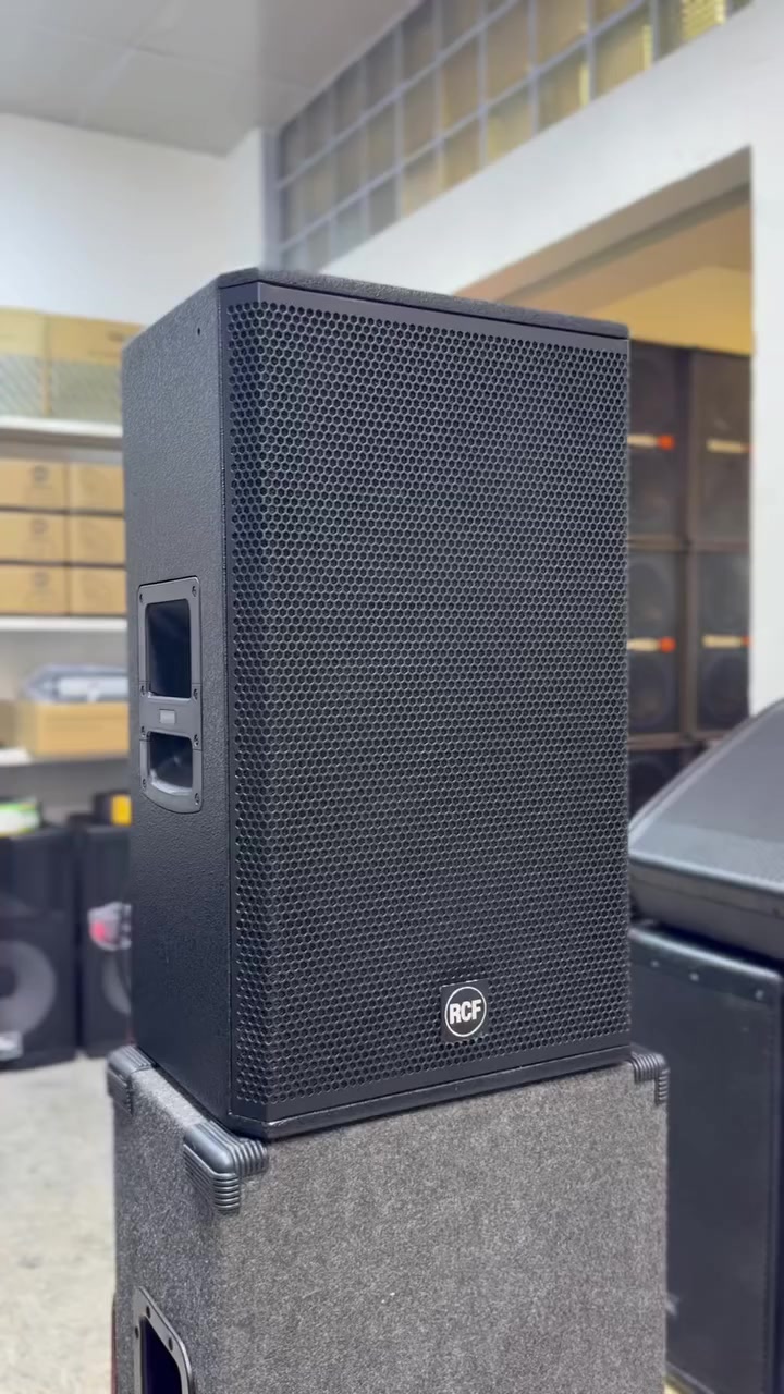 يالله
اللهم صل على محمد وال محمد 

الموديل الاول 

RCF نوع NX 915S 

نظام اكتف كهرباء الواط 800 فعلي 

الموديل الثاني 

RCF NX915SP 

سبيكر الواط الفعلي 750 واط 

الموديل ذو قاعدة ومواصفات عالية جدا 

واطية حقيقة مع ظمان العمل الفعلي 

الكمية جدا محدودة 

للاستفسار اكثر اتواصل 

عبر الخاص 

او واتس اب 

الاسعار راح تكون شي مختلف ومقبول للجميع 

***********

*********** 

اداء وكوالتي جدا عالي وموصفات خاصه بينه فقط !!!!
