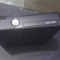 اكس بوكس 360 • شغال • مع يد وشاحن