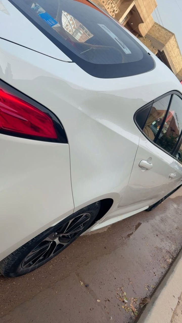 السلام عليكم
كورلا 2023 هايبرد خليجي  للبيع 
ماشية 21000  
بيهة ضربة بسيطة بالباب خلف سايق باقية على وضعها 
كشنات جلد 
بصمة 
فتحة سقف 
تبريد قطعتين 
3 انظمة قيادة ( ايكو، نورمال ، سبورت)
سايد بريك بصمة 
رادار 
اوتو هولد 
تحكمات ستيرن 
تحديد مسار 
جام اوتو
شاشة ديجيتل 
ابل كار بلي 
سعر 150 وبيها مجال بسيط 
للاستفسار متواجد واتساب ***********
