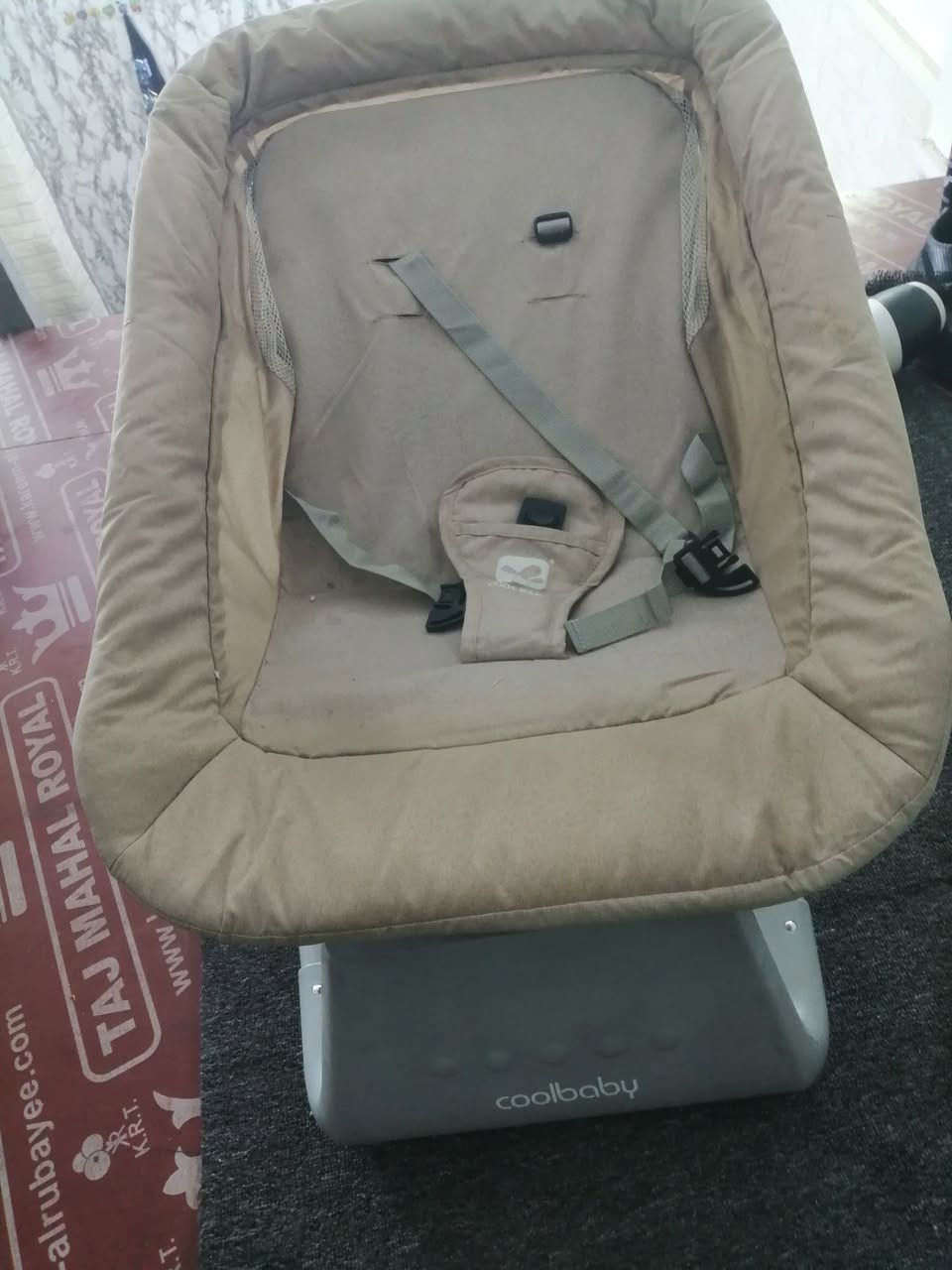 للبيع اغراض  سرير طفل وكرسي هزاز بغداد حي الخضراء حي الخضراء  واتساب ***********
