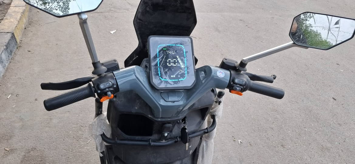 السلام عليكم صاعقة للبيع بعدة بالجيس استعمال قليل العنوان المدينة قفل قفل 1100 الاتصل على هاذا الرقم ***********
