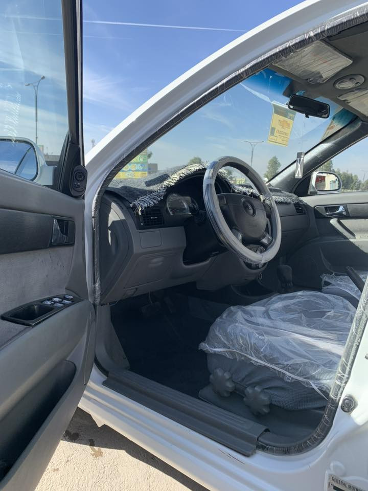 ئۆپترا ٢٠١١ گێر تۆماتیت ٣ پارجەی پێشی رەشە و جەمپێ خەفیف دواوەی هەیە مەکینە و گێری لۆکم بۆ کریوە و مانگێکە بەسراوە سیارەکە کاملە تایەی تازە سەنەوی تازە شاشە ئایپاد ئاخر گەورە کۆبۆن بەنزینی هەیە ناوی خام و لایلۆنی تێ گیراوە سەیارەکە زۆر جوان و جایزە سەقفیشی بەشەرت وەک شوشەیە هیچی نیە نرخی٧٥مەجال.   *********** واتساب و ڤایبەر و هەموو شتی لەسەرە
