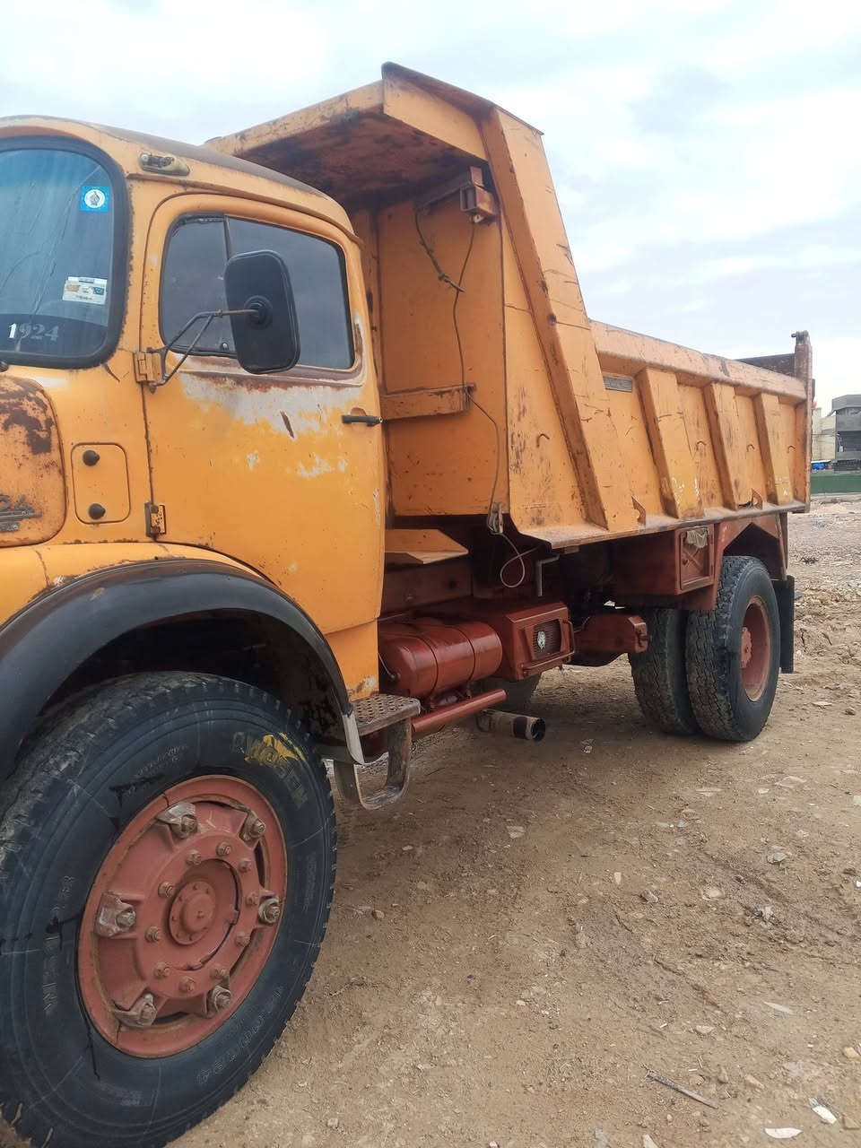 السلام عليكم
للبيع 
قجمه تك 1981 قلاب بلادي 
رقم بغداد للتواصل الاتصال على هذا الرقم 
***********
